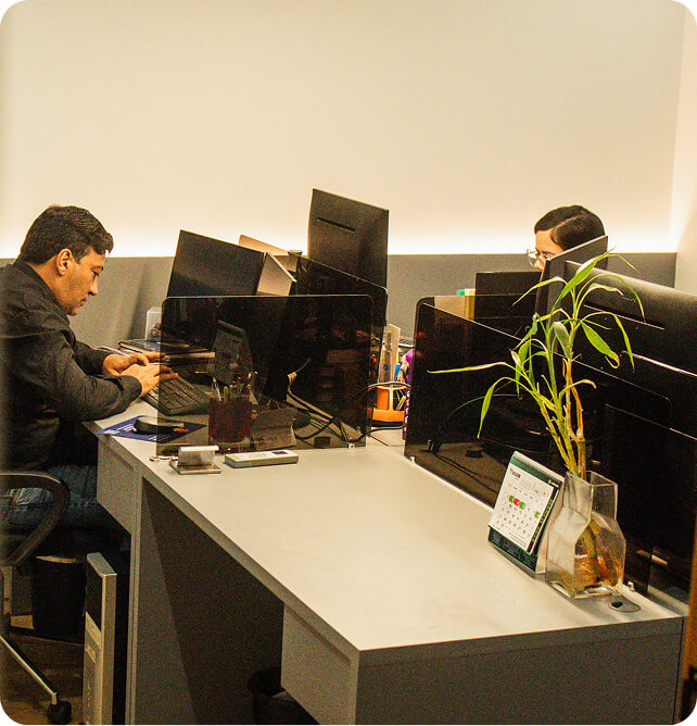 Equipe trabalhando na Controller